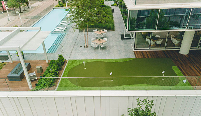 Commercial golf putting green with artificial turf at roof top