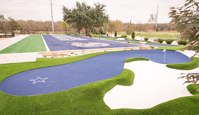 Synthetic turf installation for custom mini golf courses