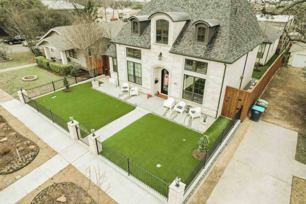 Residential Front Yard Top View