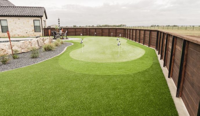 Residential backyard putting green golf field